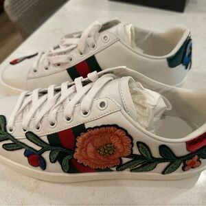 BRAND NEW GUCCI ACE EMBROIDERED FLORAL sneakers size 38